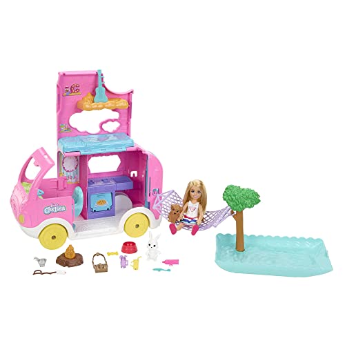 Barbie - Camper di Chelsea 2 in 1, playset con veicolo che si trasforma in un campeggio e mini bambola Chelsea, 2 cuccioli e 15+ accessori inclusi, giocattolo per bambini, 3+ anni, HNH90